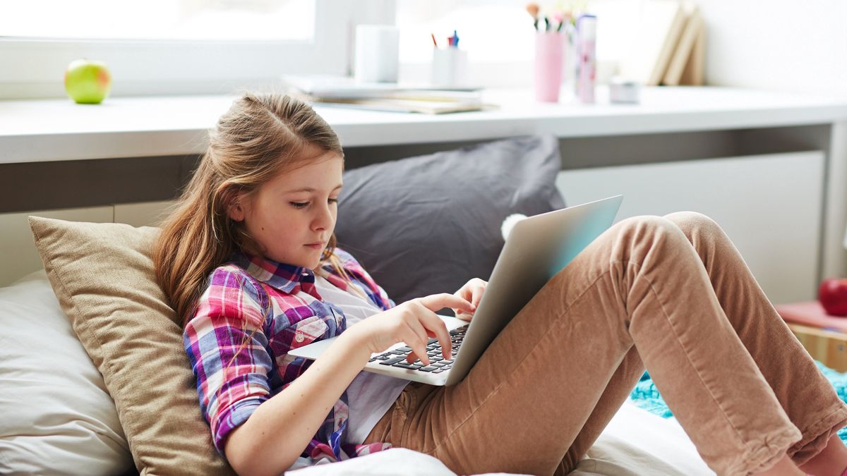 dziecko internet laptop