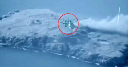 Dron Bayraktar TB2 w akcji. Nagranie z ataku Ukraińców na Wyspie Węży
