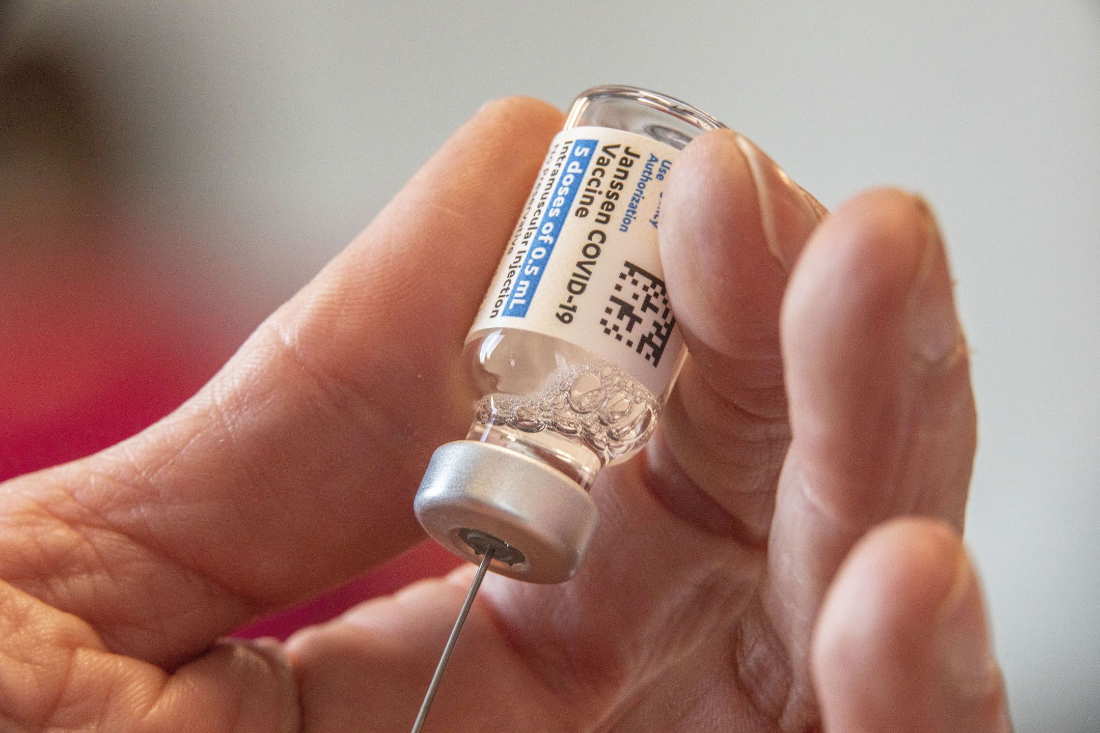 Johnson & Johnson a zakrzepy. Oświadczenie FDA 