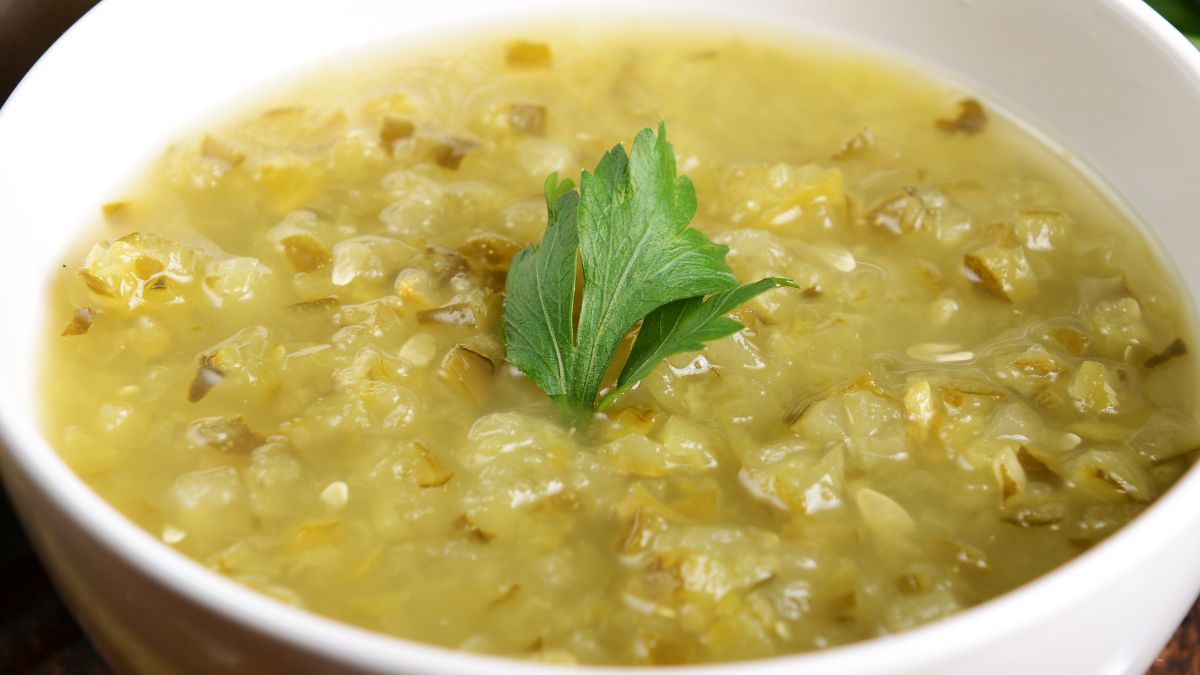 Najlepsza zupa ogórkowa powstaje z domowej roboty przecieru