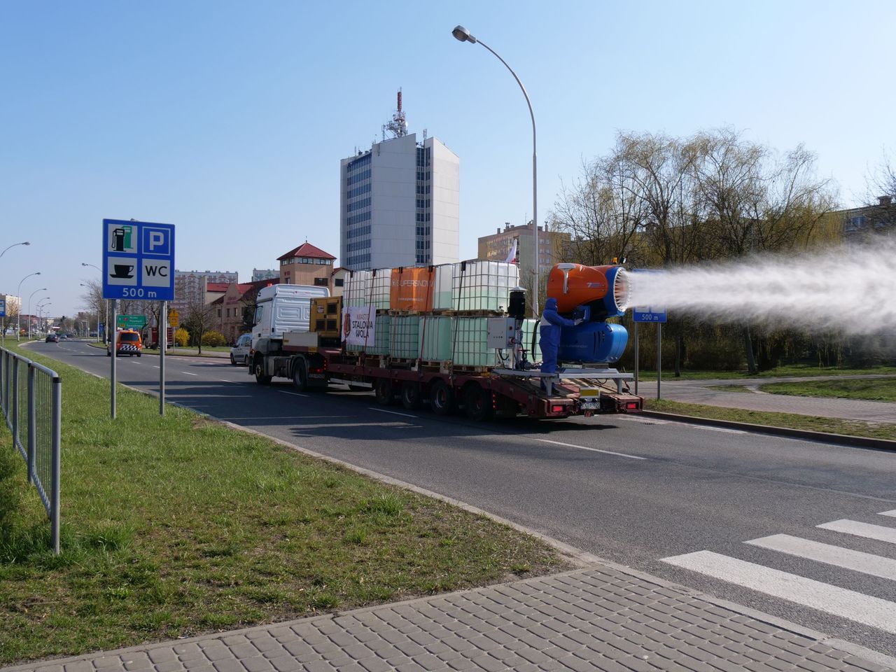 Gigant do dezynfekcji ze Stalowej Woli. Ma taką moc, że potrzebuje obstawy