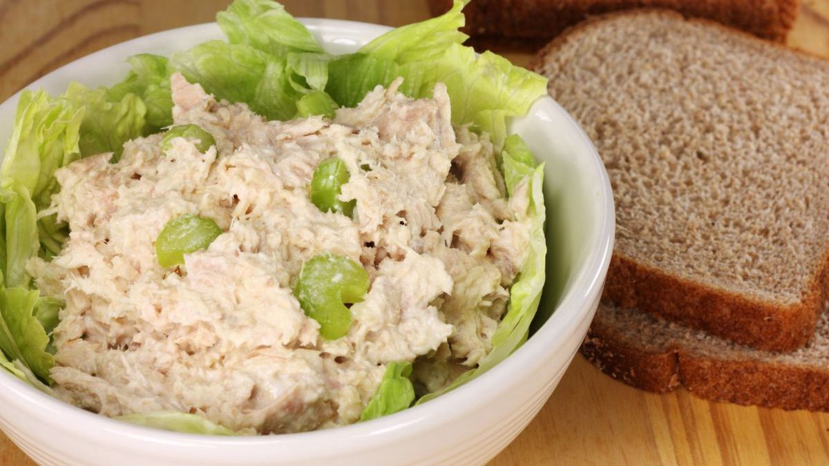 Sałatka z tuńczykiem - Pyszności