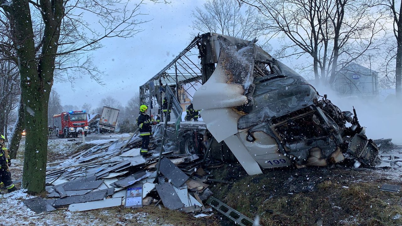 Tragiczny wypadek pod Sokółką. TIR stanął w ogniu