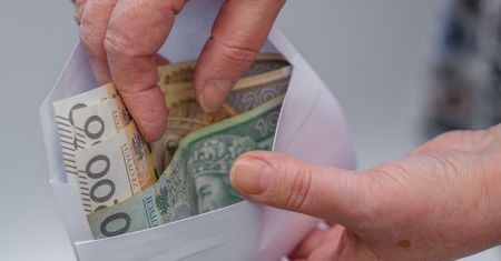 1800 zł dodatku w kwietniu. Rolnicy muszą spełnić jeden warunek