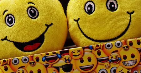 Czy to zaproszenie? Facebook próbuje leczyć samotność za pomocą emoji