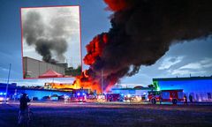 Pożar na pogorzelisku. Kłęby dymu nad Mińskiem Mazowieckim