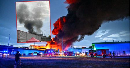 Pożar na pogorzelisku. Kłęby dymu nad Mińskiem Mazowieckim
