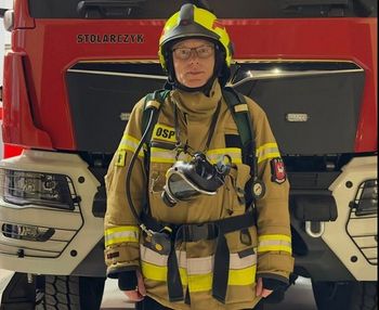 Ksiądz został strażakiem OSP. "Historia pisze się na naszych oczach"