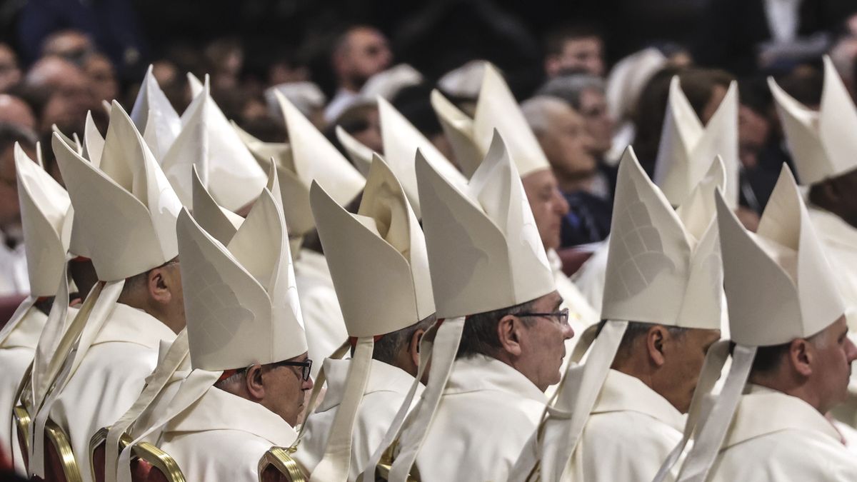 Vatican Readies For May 7 Conclave
VATICAN CITY, VATICAN - MAY 04: Cardinals attend the ninth Novendiale Mass during the mourning period for Pope Francis in Saint Peter's Basilica on May 04, 2025 in Vatican City, Vatican. On May 7, 133 cardinals will enter the Sistine Chapel to begin the papal conclave, the secretive voting process that requires two-thirds majority to elect the new leader of the Catholic Church. The election follows the death of Pope Francis on April 21 at the age of 88. (Photo by Alessandra Benedetti - Corbis/Corbis via Getty Images)
Alessandra Benedetti - Corbis
