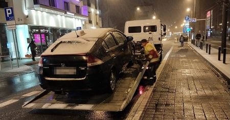 Kraków. Kierowca taksówki zaatakował nożem pasażerów
