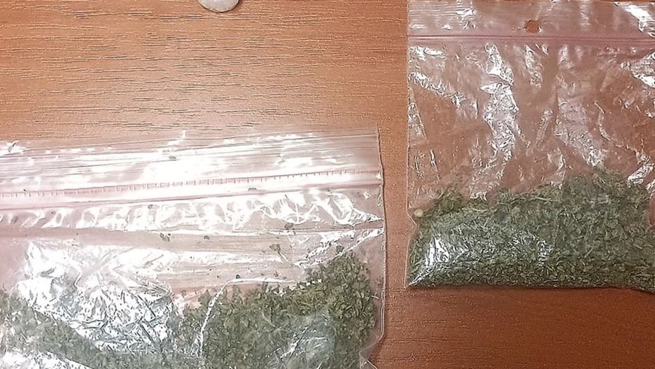 fot. KPP w Szczecinku / Zatrzymanie 20-latka z narkotykami w Barwicach – akcja policji