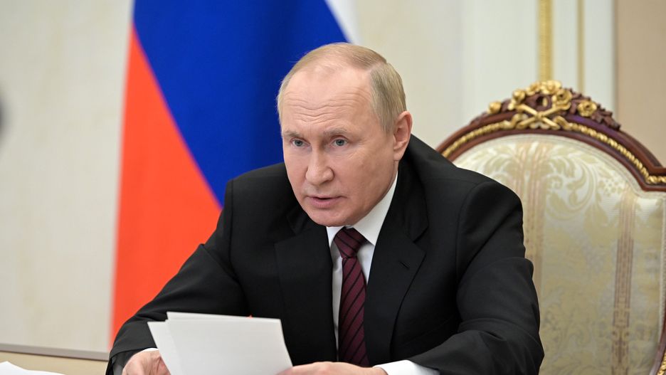 Russian President Vladimir Putin chairs a videoconference meeting of the Government's Coordination Council on the needs of the Russian Armed Forces
epa10265283 Russian President Vladimir Putin chairs a videoconference meeting of the Coordination Council under the Russian Government on the needs of the Russian Armed Forces, other troops, military formations and bodies at the Kremlin in Moscow, Russia, 25 October 2022.  EPA/ALEXEI BABUSHKIN / SPUTNIK / KREMLIN POOL MANDATORY CREDIT 
Dostawca: PAP/EPA.
ALEXEI BABUSHKIN / SPUTNIK / KREMLIN POOL