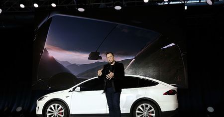 Tesla wycofuje auta. Ma poważny problem