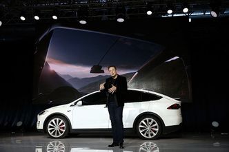 Tesla wycofuje auta. Ma poważny problem