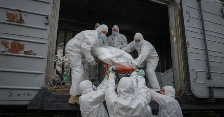 Wywozili ich tysiącami w workach. Gigantyczne straty Rosjan