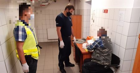 Ojciec z synem pobili policjantów. Jest wyrok