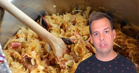 Bigos świąteczny Kuby Kuronia to mistrzostwo. Dodaje nie tylko suszone śliwki i grzyby