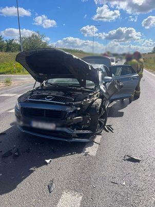 Wypadek na trasie ks. Jerzego Popiełuszki w Płocku. Kierowca Citroena w szpitalu
