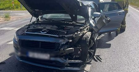 Wypadek na trasie ks. Jerzego Popiełuszki w Płocku. Kierowca Citroena w szpitalu