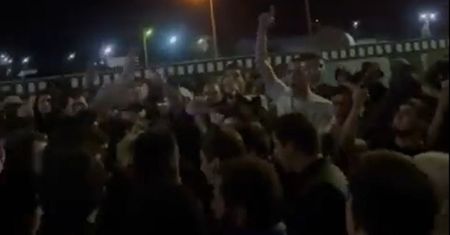 Rośnie napięcie. Tłum wdarł się na lotnisko w Rosji. "Allahu Akbar"