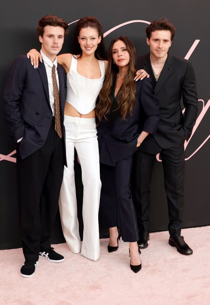 Cruz Beckham, Nicola Peltz, Victoria Beckham i Brooklyn Beckham