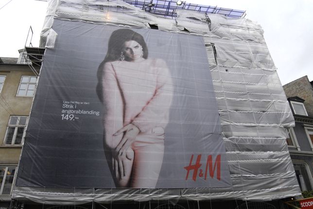 Lana Del Rey reklamująca ubrania H&M