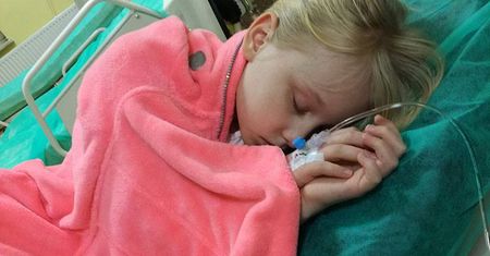 Zbiórka pieniędzy dla 10-letniej Oliwki, która walczy o każdy oddech. Dziewczynka jest nieuleczalnie chora