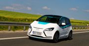 Mały iXAR to prototyp polskiego samochodu (prawie) elektrycznego, który jeździ