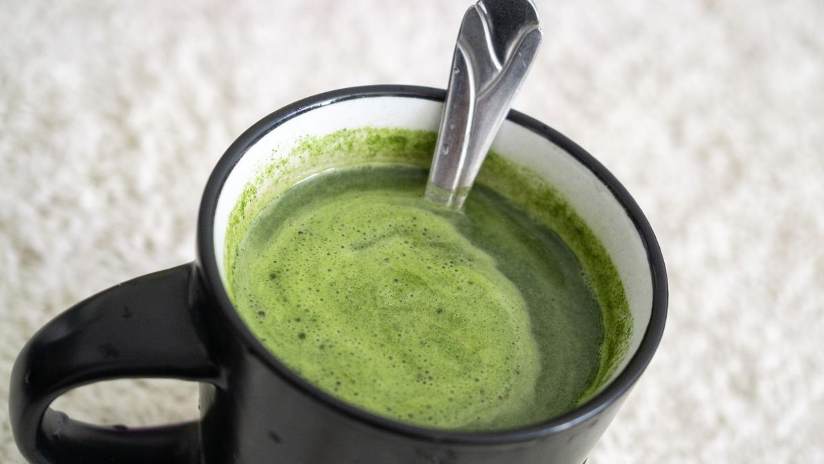 Obniża poziom cholesterolu, wspiera wątrobę i łagodzi stany zapalne. Dlaczego jeszcze warto włączyć chlorellę do diety?