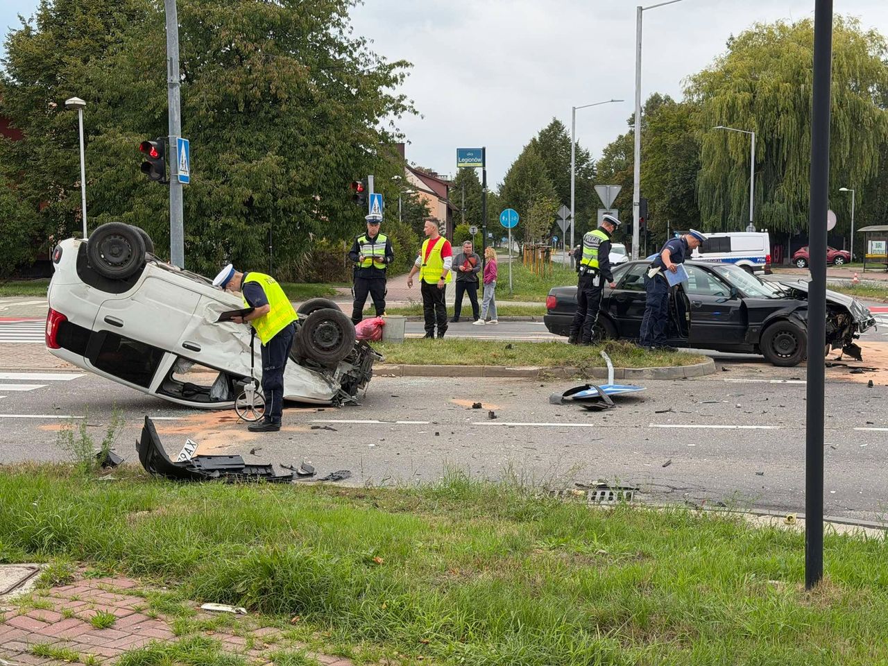 Nie ustąpił pierwszeństwa. Kierowca wyleciał przez szybę. Nagrali