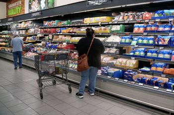 Porównali ceny w sklepach. Oto najdroższa sieć handlowa