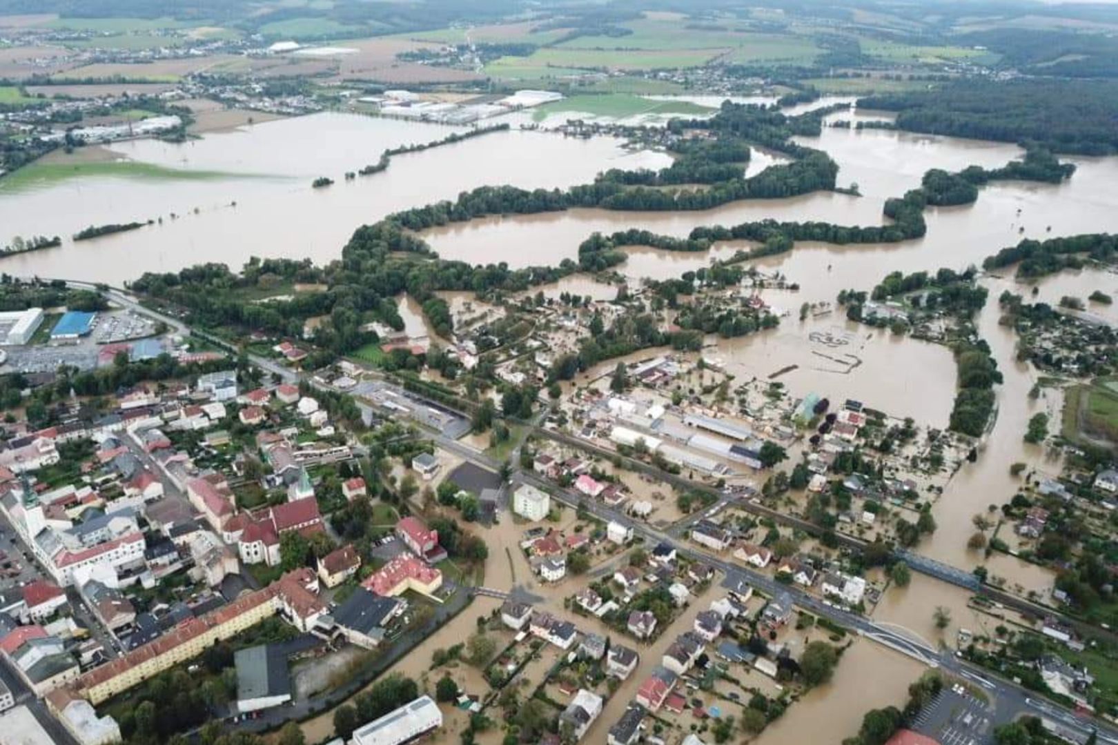 70 proc. miasta pod wodą. "Całkowicie zamknięte" w Czechach