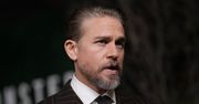 Charlie Hunnam przestał czytać recenzje. Przeczytał, że gra "fatalnie"