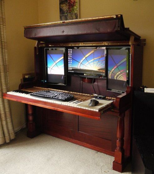 komputer w pianinie