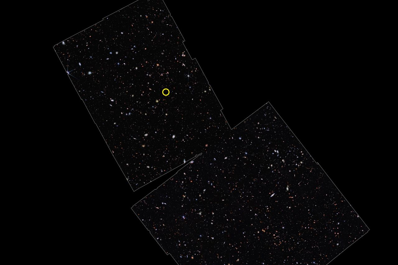 Żółtym okręgiem zaznaczyliśmy obszar, w którym dostrzeżono najstarsze galaktyki, jakie dotychczas odkryli naukowcy. Mają ok. 13,4 miliarda lat.