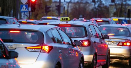300 złotych za 2 km przejazdu. "Stanowczo odmówiłem"