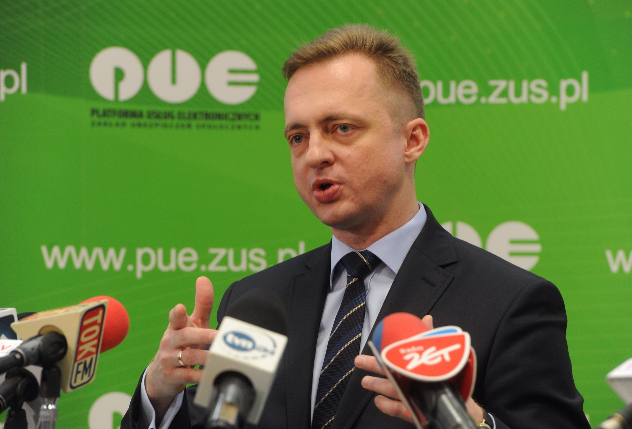 Pawe� JaroszekWarszawa, 24.04.2014. Cz�onek zarz�du ZUS ds. finans�w Pawe� Jaroszek podczas konferencji prasowej nt. wdra�ania reformy OFE oraz raportu pokontrolnego NIK na ten temat, 24 bm. w Warszawie. (mgo) PAP/Grzegorz JakubowskiGrzegorz Jakubowskibriefing, emerytury, konferencja, OFE, Pawe� Jaroszek, system emerytalny, ubezpieczenia spo�eczne, ZUS, portret, otwarty fundusz emerytalny