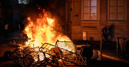 Francja w ogniu. Tysiące policjantów na ulicach, zamieszki trwają