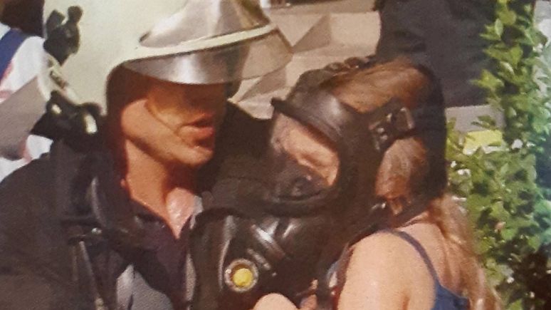 Uratował dziewczynkę z pożaru. Po latach go odwiedziła.