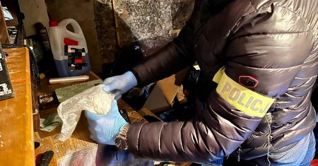 Policjanci tylko spojrzeli i zaczął uciekać. Oto co miał w kieszeni