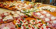 Pizza na słodko-słono? Sprawdziliśmy, jakie nietypowe propozycje można zamówić na wynos