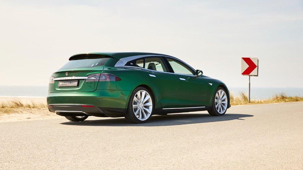 Wygląda całkiem nieźle. Z pewnością znaleźliby się chętni na takie auto.