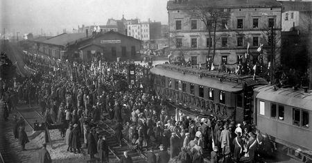 Poznajcie historię Marjana Fuksa - pierwszego fotoreportera II RP. Trwa wystawa jego fotografii