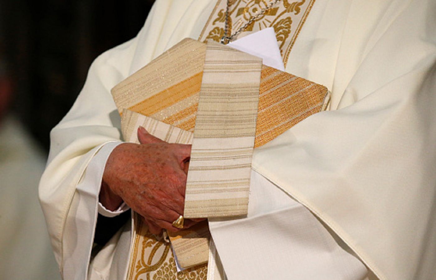 Watykan opublikował wyznanie ofiary pedofila. "Boję się księży"