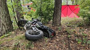 Błonie: Tragiczny wypadek 32-letniego motocyklisty. Mężczyzna zginął po uderzeniu w drzewo