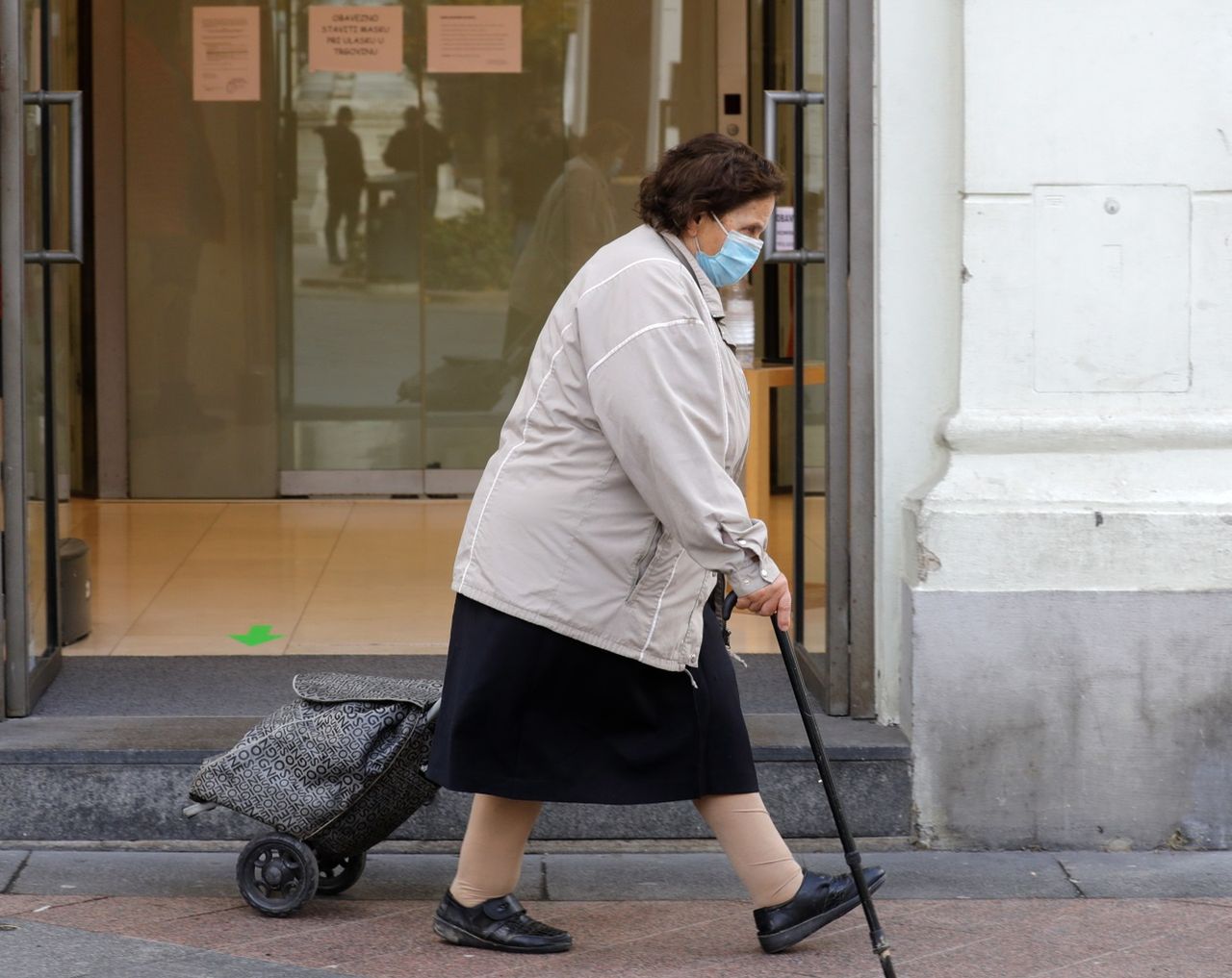 Godziny dla seniorów od 10:00 do 12:00