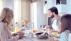 Życie rodzinne w kuchni reklamuje nowy katalog IKEA (wideo)