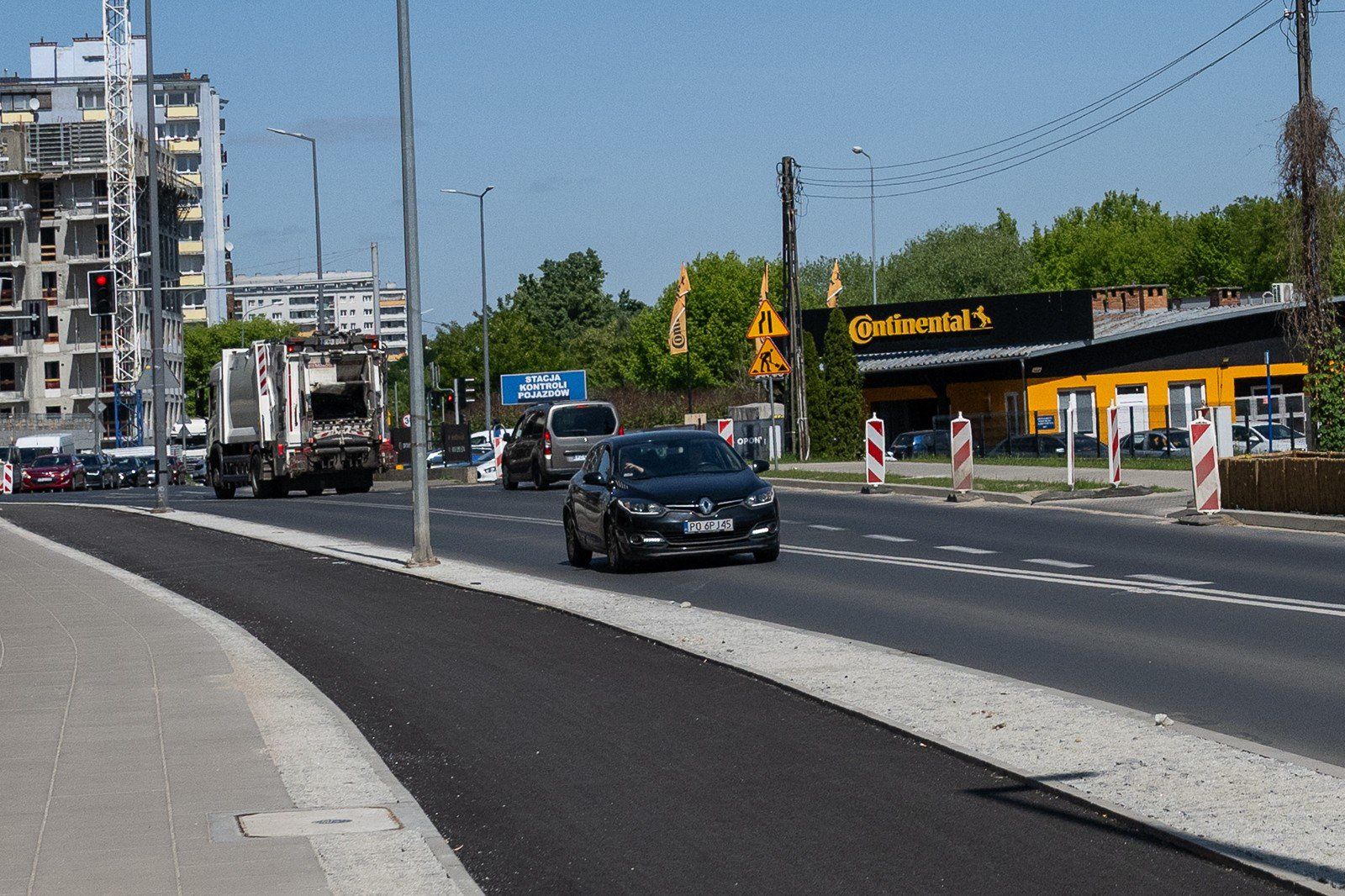 Od 5 maja wykonawca przystąpił do przebudowy ciągów pieszo-rowerowych na skrzyżowaniu ul. Dmowskiego i ul. Krauthofera.