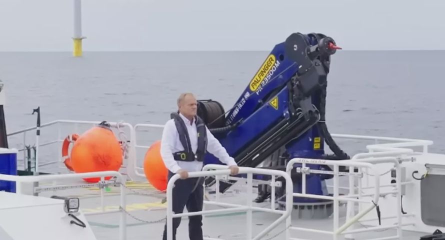 KPO - katastrofalna polityka obronna. Rząd Tuska wizerunkowo położył aferę "z jachtami" [FELIETON]