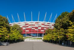 Warszawa. Stadion Narodowy podświetlony. "Solidarni z Białorusią"